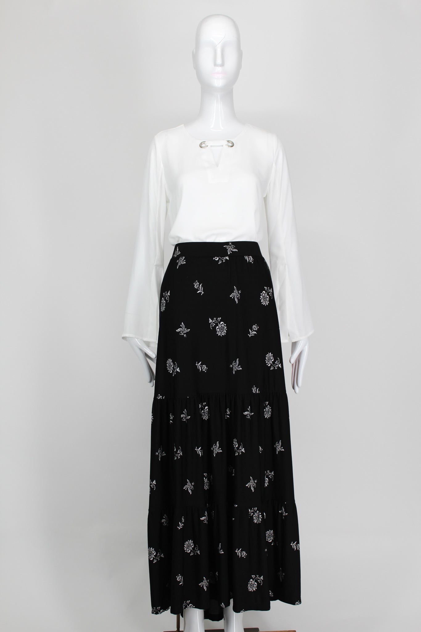 CATHERINE'S BLACK/WHITE FLORAL PRINT TIERED MAXI SKIRT SZ 2X